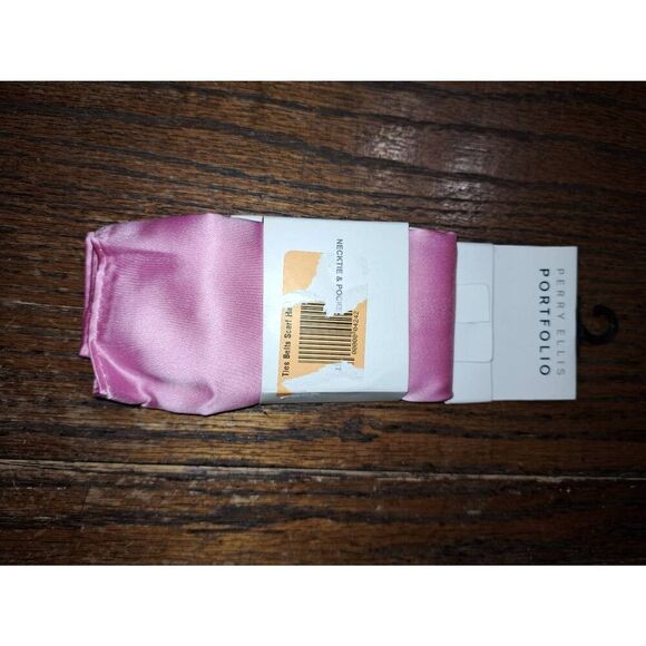 New Perry Ellis Portfolio Pink Pocket Square Hankerchief for Suit Tuxedo NWT - Picture 1 of 3